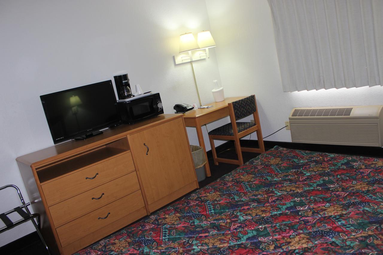 Americas Best Value Inn Grand Forks Exterior foto