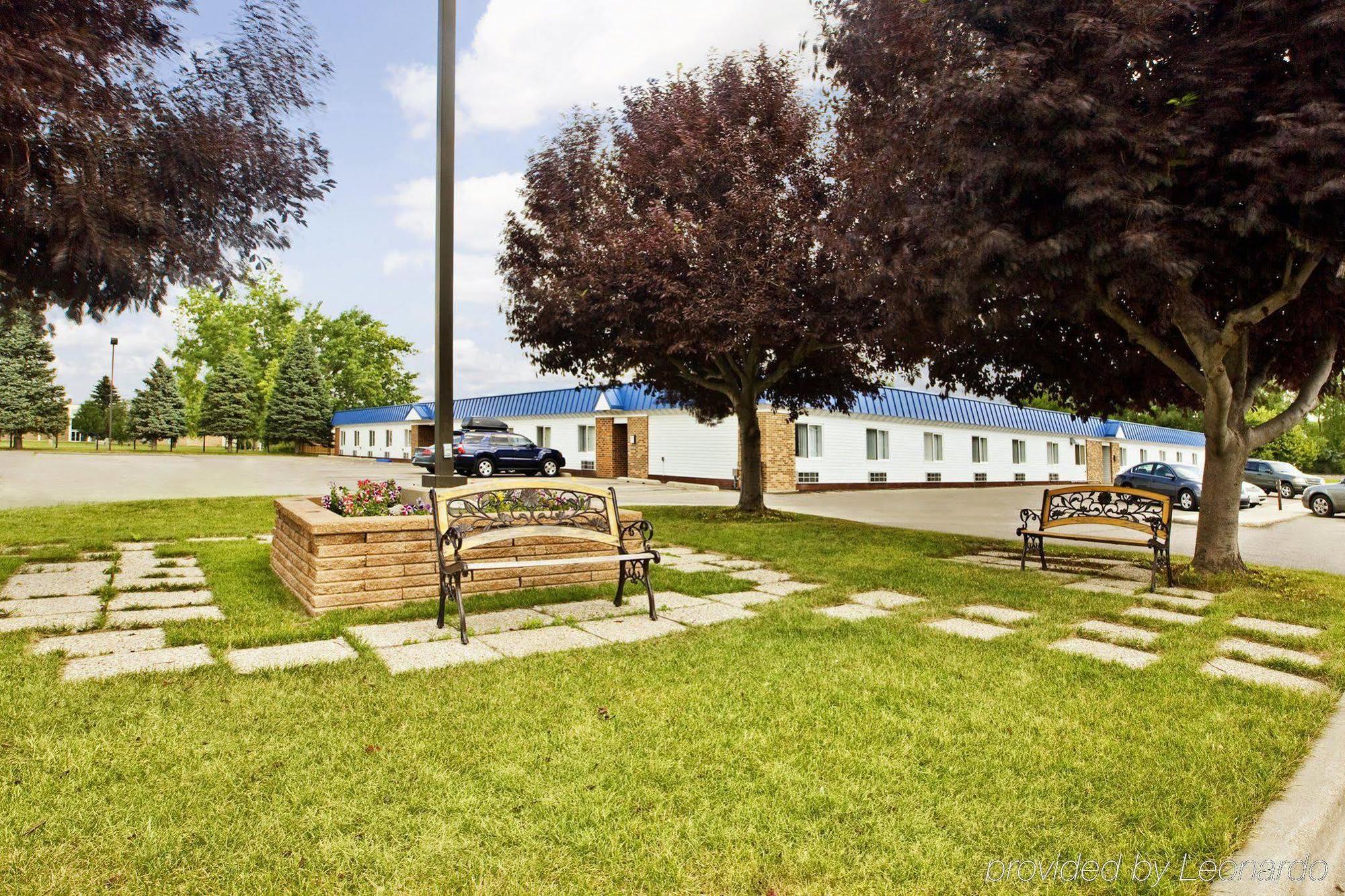 Americas Best Value Inn Grand Forks Exterior foto