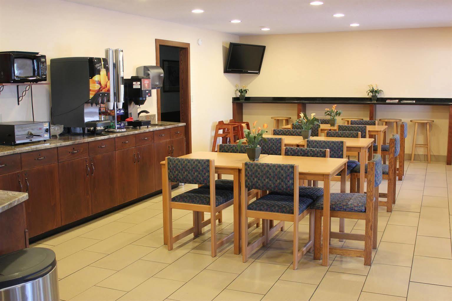 Americas Best Value Inn Grand Forks Restaurante foto