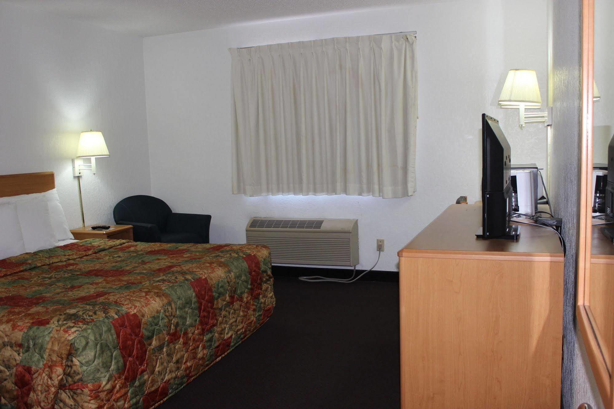 Americas Best Value Inn Grand Forks Exterior foto